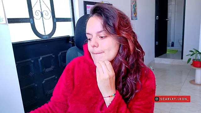Snapshot of Scarletleon77 chatting on July 16, 2:34 pm Scarletleon77 online show from July 16, 2:34 pm