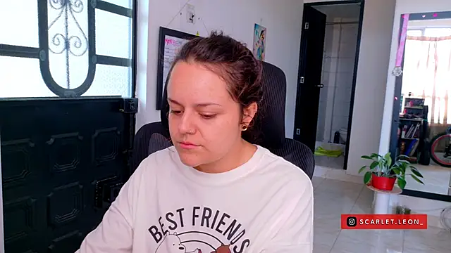 Snapshot of Scarletleon77 chatting on July 23, 4:05 pm Scarletleon77 online show from July 23, 4:05 pm