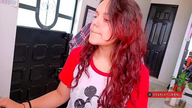 Snapshot of Scarletleon77 chatting on August 5, 1:58 pm Scarletleon77 online show from August 5, 1:58 pm