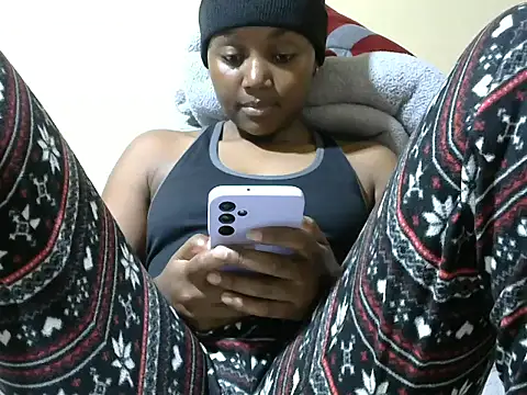 Snapshot of Sweet_kelsiey chatting on June 29, 9:15 pm Sweet kelsiey online show from June 29, 9:15 pm