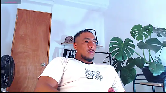 Snapshot of yosoy_enzo2020 chatting on February 19, 5:27 pm yosoy enzo2020 online show from February 19, 5:27 pm