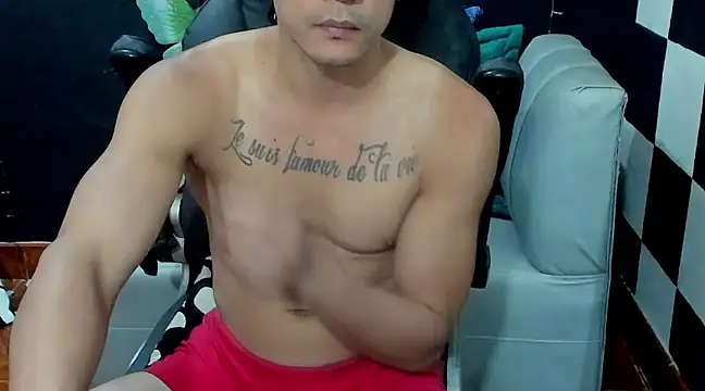 Snapshot of Brunocuttie94 chatting on February 13, 4:39 pm Brunocuttie94 online show from February 13, 4:39 pm