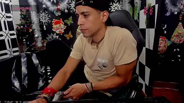 Snapshot of Brunocuttie94 chatting on November 8, 6:40 pm Brunocuttie94 online show from November 8, 6:40 pm