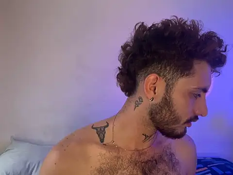 Snapshot of axel_giracr chatting on December 9, 8:54 pm axel giracr online show from December 9, 8:54 pm