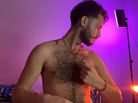 Snapshot of axel_giracr chatting on January 4, 11:38 pm axel giracr online show from January 4, 11:38 pm