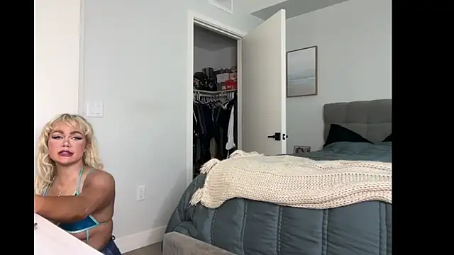 Snapshot of ElenaErickson chatting on October 27, 7:51 pm ElenaErickson online show from October 27, 7:51 pm