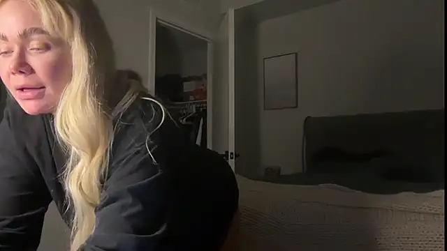 Snapshot of ElenaErickson chatting on November 12, 4:35 am ElenaErickson online show from November 12, 4:35 am