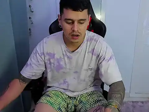 Snapshot of E_Moon chatting on October 7, 3:47 am E Moon online show from October 7, 3:47 am