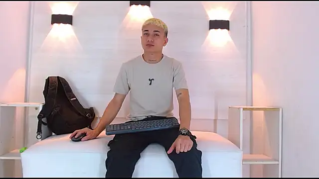 Snapshot of jeic_18 chatting on October 7, 12:35 pm jeic 18 online show from October 7, 12:35 pm