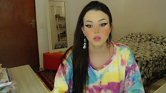 Sophie Fantasys online show from June 4, 8:20 am