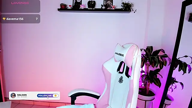 Snapshot of kali_ka_ chatting on November 15, 6:04 pm kali ka online show from November 15, 6:04 pm