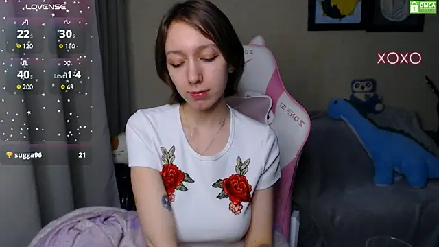 Snapshot of LeahGottty chatting on February 6, 5:25 am LeahGottty online show from February 6, 5:25 am