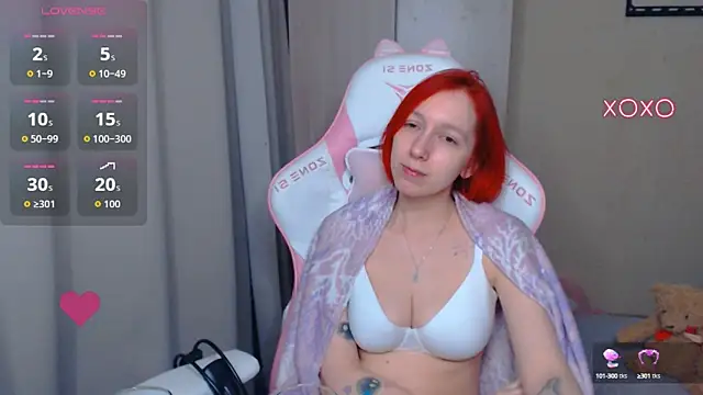 Snapshot of LeahGottty chatting on October 9, 1:25 am LeahGottty online show from October 9, 1:25 am