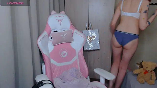 Snapshot of LeahGottty chatting on October 9, 10:30 pm LeahGottty online show from October 9, 10:30 pm