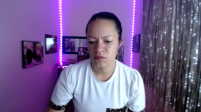 Cristal w online show from March 8, 2:40 pm