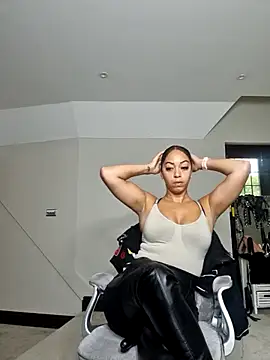 QueenTricks1 online show from October 13, 1:33 pm