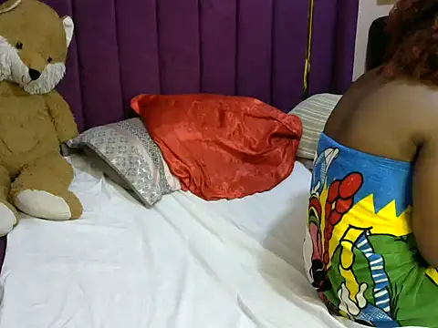 slender-qwene online show from November 17, 9:04 am