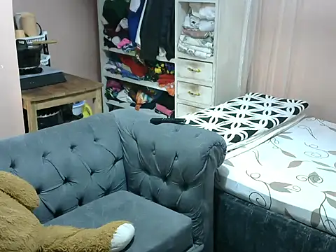 slender-qwene online show from July 13, 7:49 pm