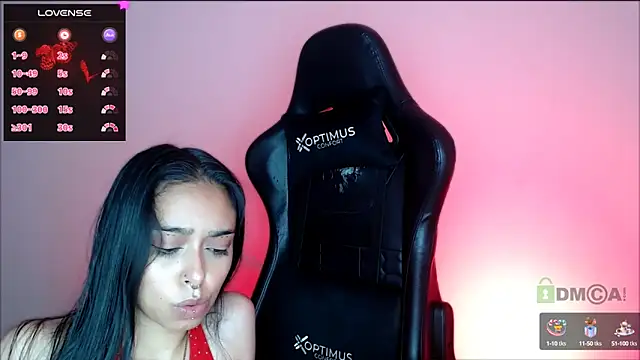 Snapshot of lilylouisee chatting on February 16, 8:33 pm lilylouisee online show from February 16, 8:33 pm