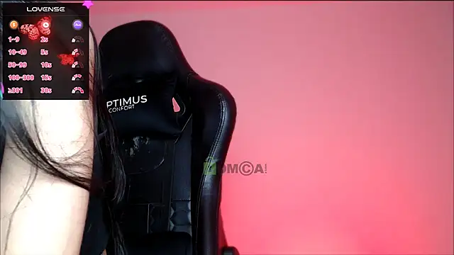 Snapshot of lilylouisee chatting on February 18, 12:15 am lilylouisee online show from February 18, 12:15 am