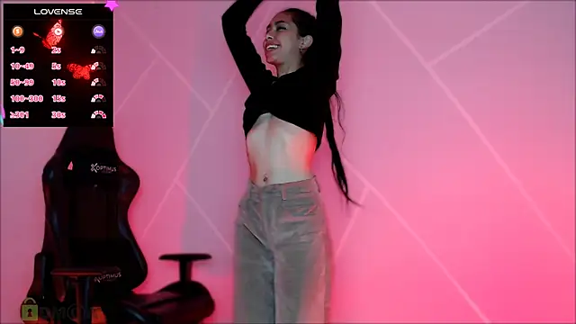 Snapshot of lilylouisee chatting on March 5, 1:39 pm lilylouisee online show from March 5, 1:39 pm