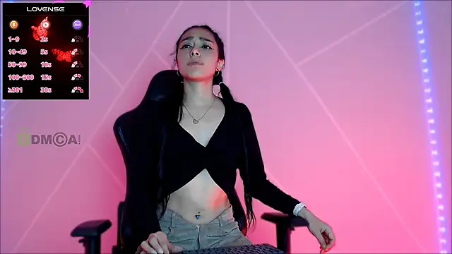 Snapshot of lilylouisee chatting on March 5, 5:39 pm lilylouisee online show from March 5, 5:39 pm