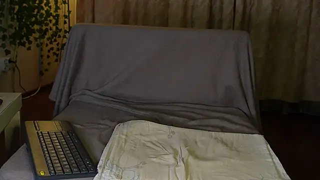 Snapshot of NaughtYHomemadE chatting on March 8, 8:14 pm NaughtYHomemadE online show from March 8, 8:14 pm