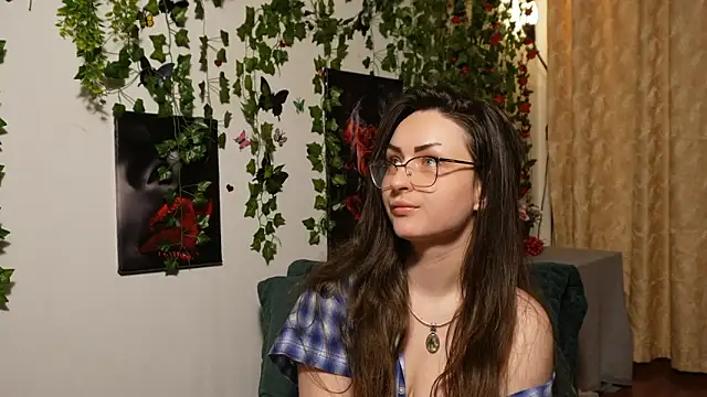 NaughtYHomemadE online show from November 12, 5:35 pm