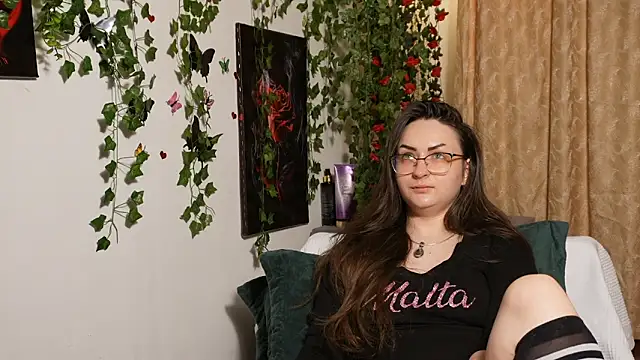 NaughtYHomemadE online show from December 1, 5:29 pm