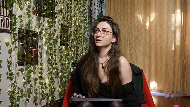 NaughtYHomemadE online show from May 16, 5:59 am