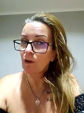 Snapshot of Steffi45 chatting on December 3, 8:29 pm Steffi45 online show from December 3, 8:29 pm