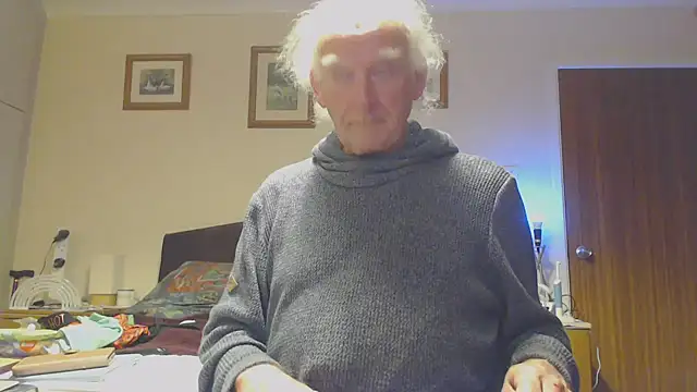 WaverlyKernow online show from December 12, 8:53 pm