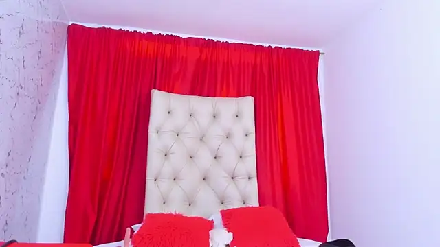 Snapshot of luna_hoott chatting on July 28, 3:21 pm luna hoott online show from July 28, 3:21 pm