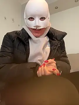 Snapshot of misscharlottezz chatting on December 9, 12:08 pm misscharlottezz online show from December 9, 12:08 pm