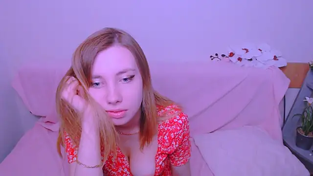 Snapshot of AliceFire_ chatting on May 7, 9:47 am AliceFire online show from May 7, 9:47 am