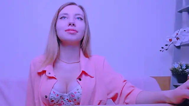 Snapshot of AliceFire_ chatting on May 28, 9:17 am AliceFire online show from May 28, 9:17 am