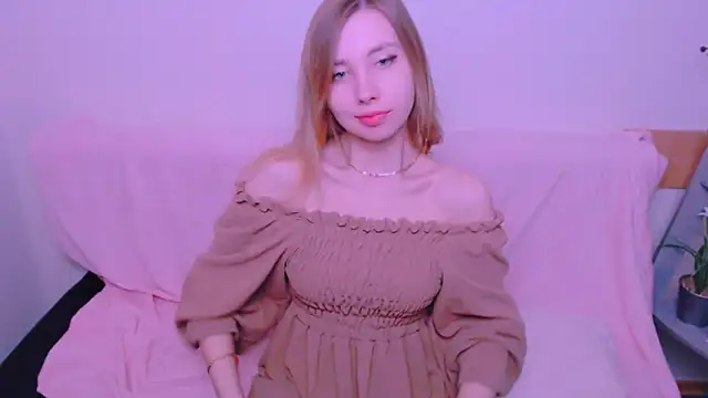 Snapshot of AliceFire_ chatting on May 29, 10:02 am AliceFire online show from May 29, 10:02 am
