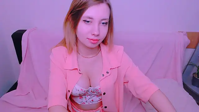 Snapshot of AliceFire_ chatting on May 31, 9:38 am AliceFire online show from May 31, 9:38 am