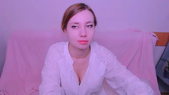 Snapshot of AliceFire_ chatting on June 1, 9:00 am AliceFire online show from June 1, 9:00 am