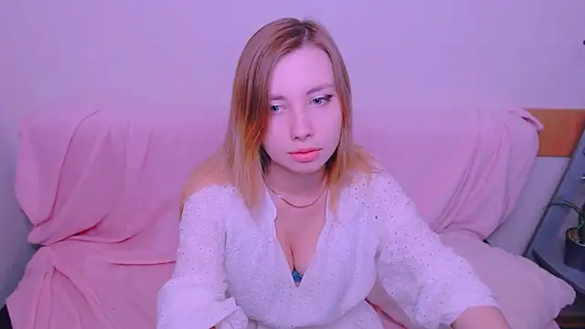 Snapshot of AliceFire_ chatting on June 6, 12:54 pm AliceFire online show from June 6, 12:54 pm