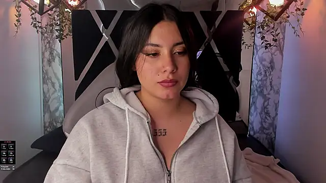 Lia 14  online show from December 31, 3:20 pm