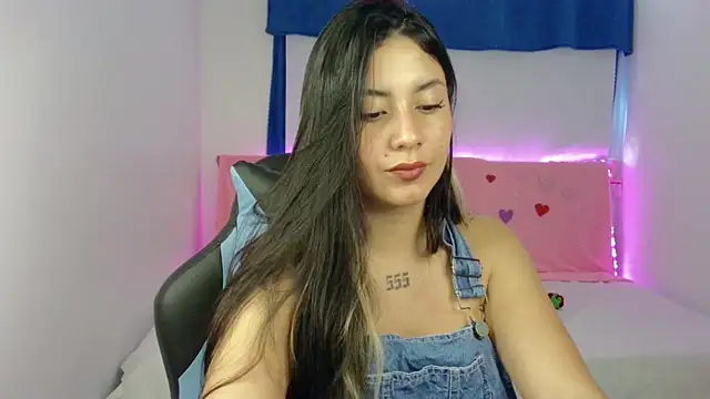 Lia 14  online show from February 23, 7:49 pm