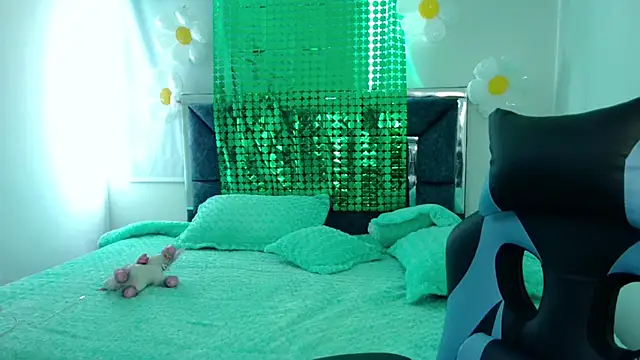 Lia 14  online show from March 13, 6:01 pm