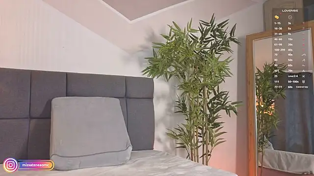 missatenea online show from November 1, 2:52 pm