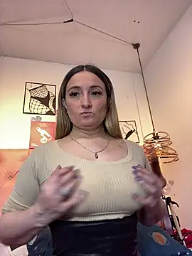 Snapshot of antonella87 chatting on June 3, 1:41 am antonella87 online show from June 3, 1:41 am