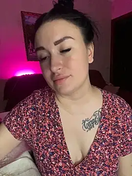 Roxana Bell online show from March 12, 1:25 am