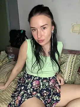 Snapshot of Roxana_Bell chatting on April 21, 8:01 pm Roxana Bell online show from April 21, 8:01 pm