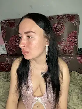 Snapshot of Roxana_Bell chatting on May 5, 7:11 pm Roxana Bell online show from May 5, 7:11 pm