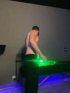 Snapshot of MachineDien chatting on December 14, 2:11 pm MachineDien online show from December 14, 2:11 pm