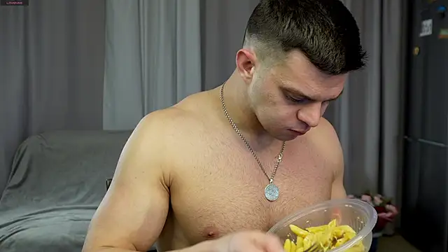 Snapshot of danielkraigforu chatting on December 12, 10:24 am danielkraigforu online show from December 12, 10:24 am